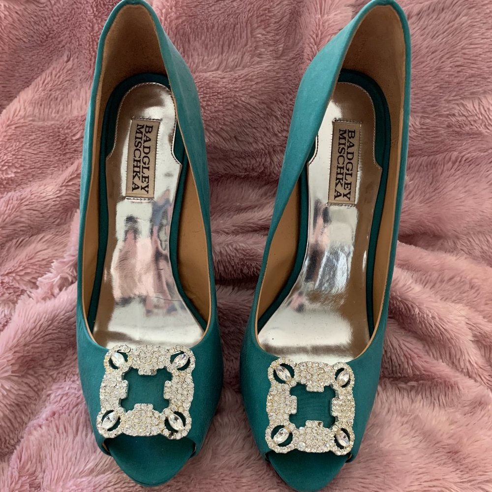 Badgley Mischka Crystal Embellished Pump